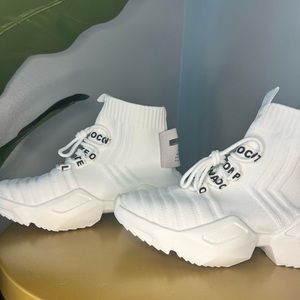 Limited-edition Fashion Nova White Sneakers Never worn, New with tags